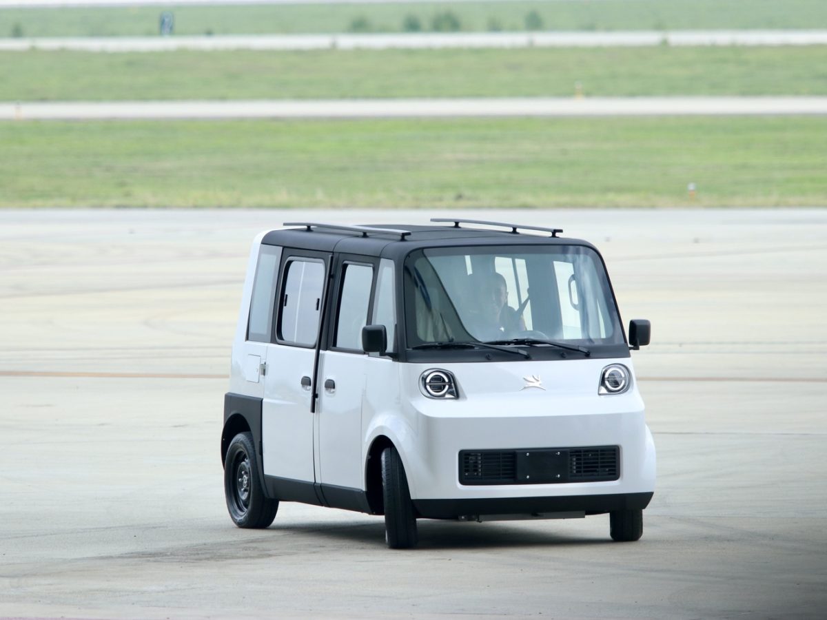Buscan socios para Olinia: requieren 950 millones para fabricar auto eléctrico