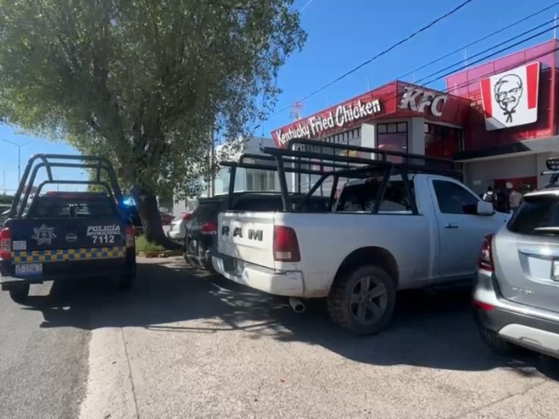 Asalto en KFC: Roban a hombre $150 mil que recién sacó para pagar nómina en Celaya