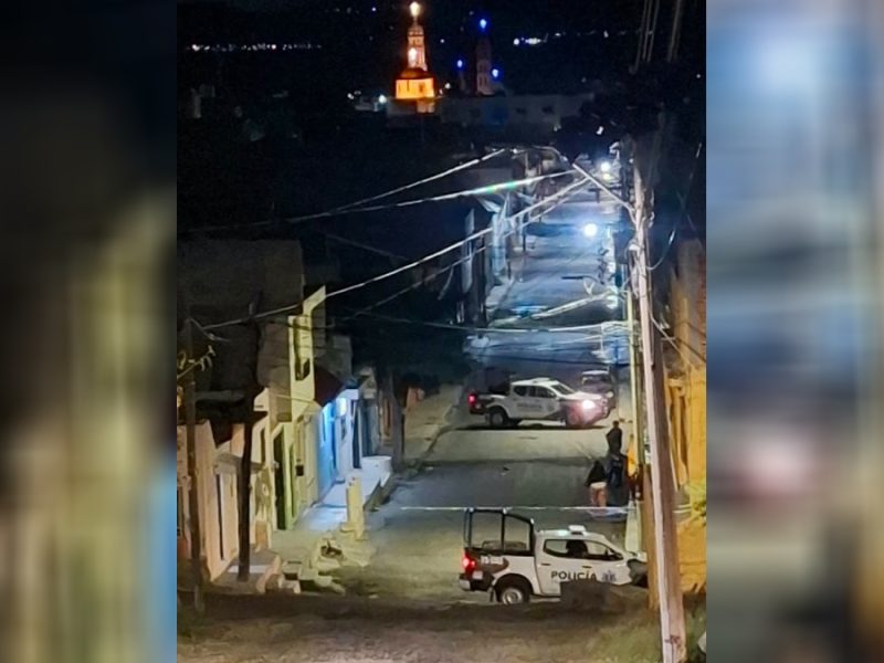 Atacan a balazos a policías en Valle de Santiago; agresores huyen y abandonan armas y motocicleta robada