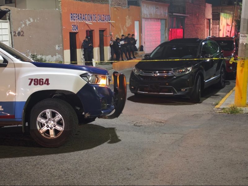 Atacan a balazos a hombre en el Centro de Celaya; lo trasladan grave a un hospital