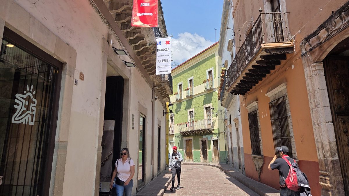 Cuestionan baja de estudiantes por cambios de fecha en Cervantino