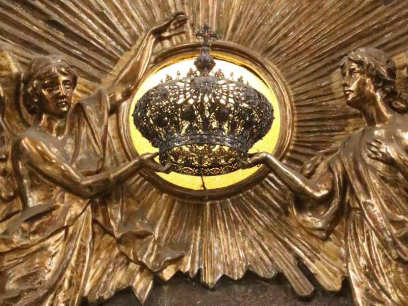 La corona de la Virgen de la Luz: tres kilos de oro y cientos de piedras