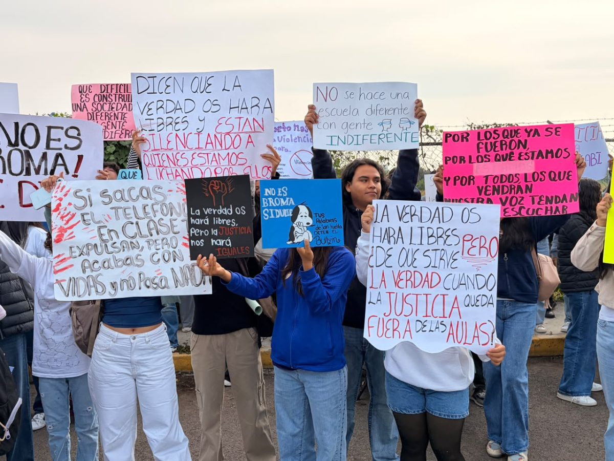 Protestan en la ENMS Pénjamo de la UG: exigen sancionar violencia y acoso escolar