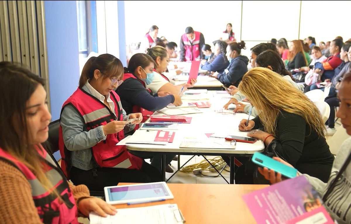 Entrega de apoyos sociales.