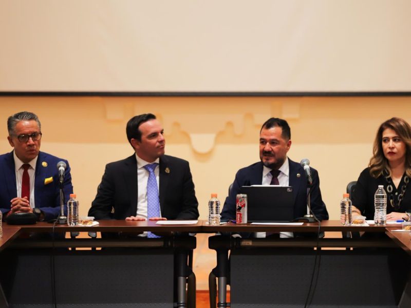 Gobierno de Guanajuato atiende a estudiantes de UG tras agresión de la Policía en la capital