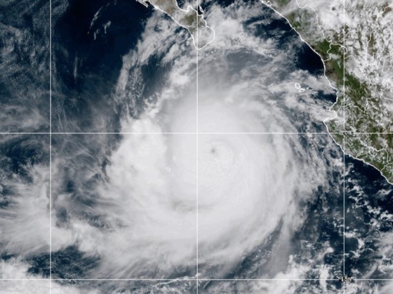 Huracán Rachel se fortalece a categoría 3 frente a la costa de México en el Pacífico