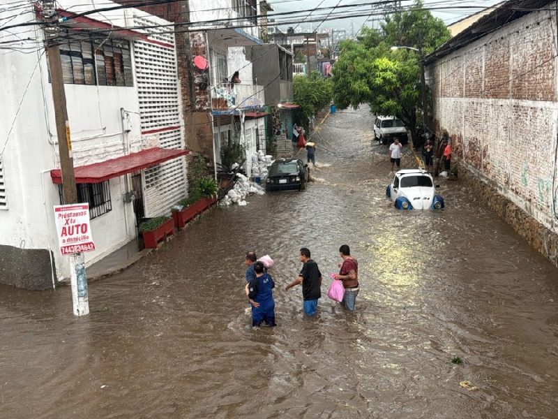Inician evacuaciones en Jalisco ante amenaza del huracán “Simón”