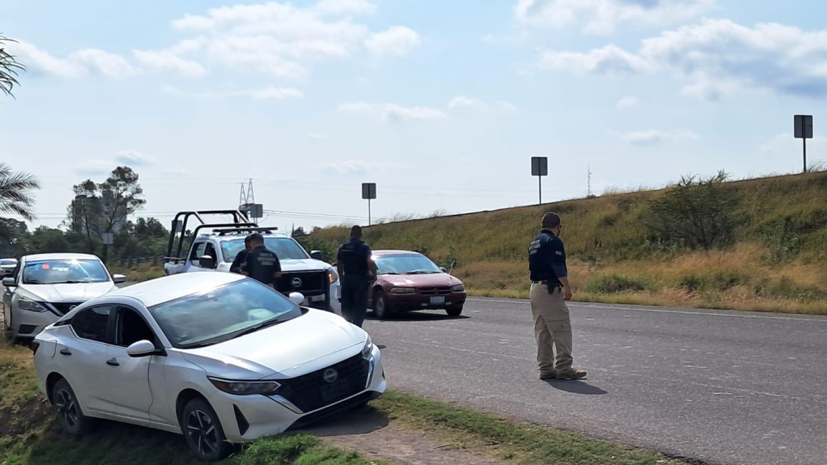 Se llevan a conductor en Salamanca y dejan su auto abandonado