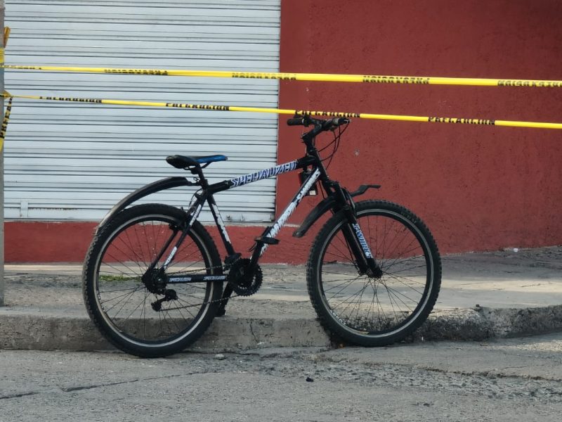 Sicarios balean a ciclista en León; lo reportan grave
