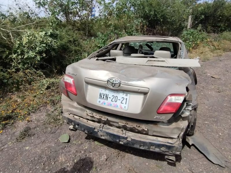 Fallece niño de 4 años y 5 quedan heridos tras volcadura en la carretera Pénjamo