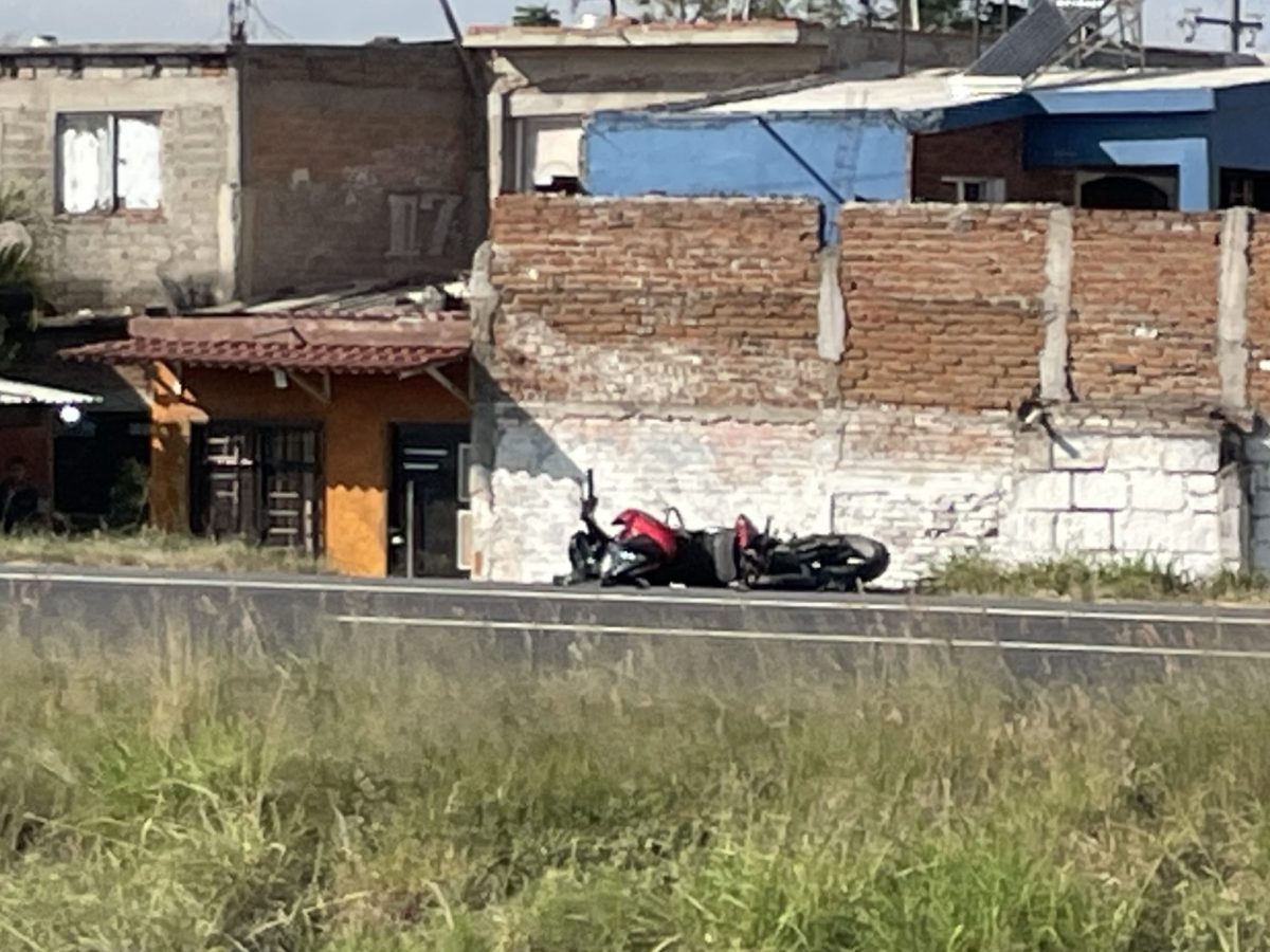 Los perseguían a balazos, derrapan en el Libramiento Sur de Irapuato y quedan heridos