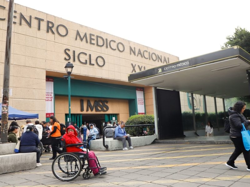 Arranca consulta para atender colapso del IMSS; Sheinbaum pide información directa sobre desabasto