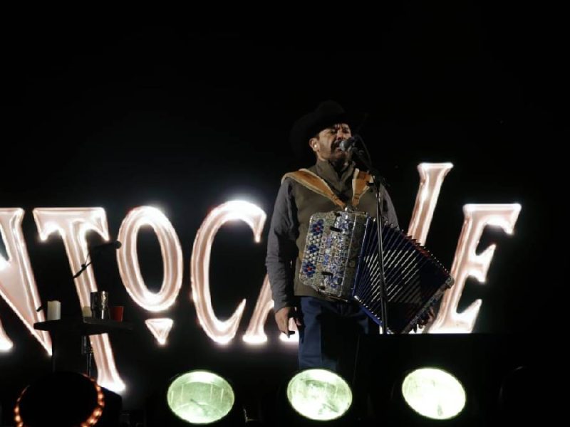 Intocable hace vibrar León con una noche de recuerdos, amor y desamor