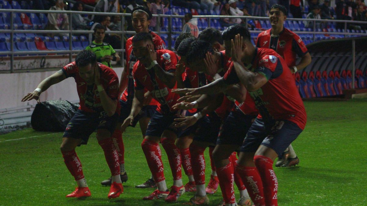 Irapuato celebra en su victoria sobre Tritones de Vallarta. José Luis Ortega.