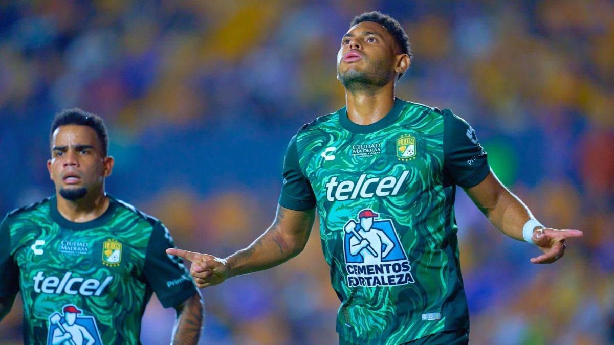Ismael Díaz celebra el primer gol de León sobre Tigres. MexSport.
