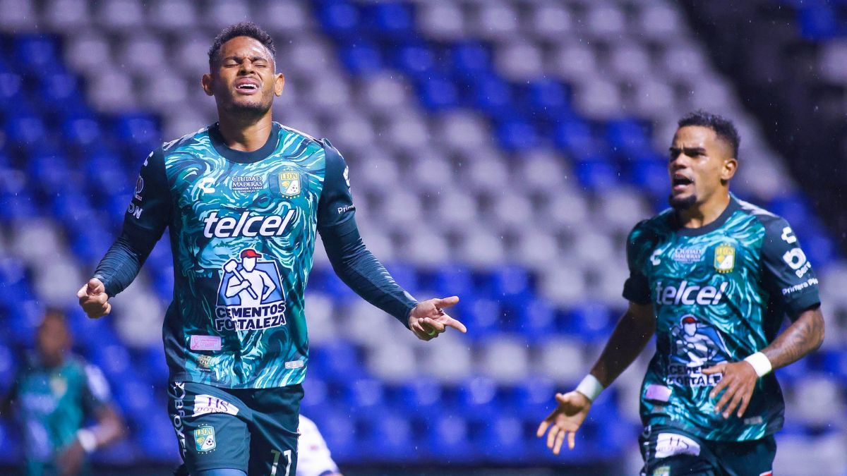 Ismael Díaz celebra en el Puebla Vs León. MexSport.