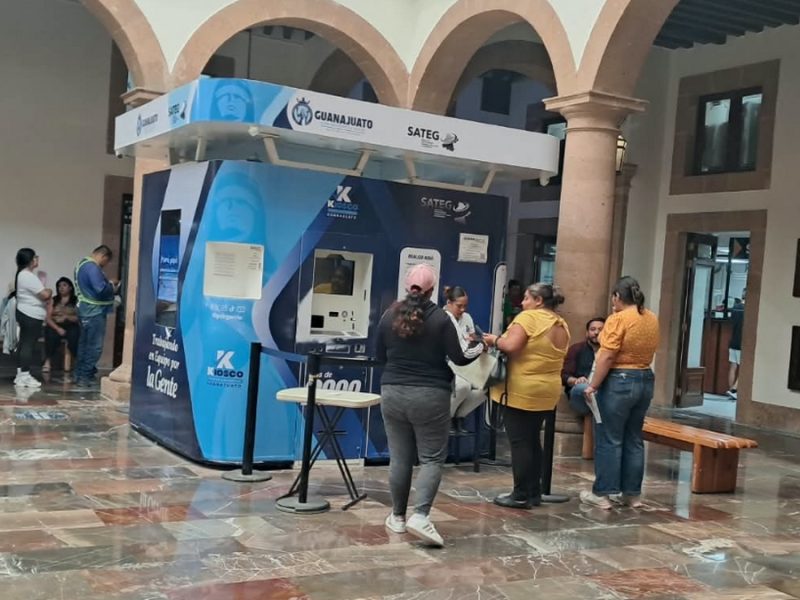 Guanajuato suma una semana sin 147 kioscos de trámites; usuarios enfrentan retrasos y traslados