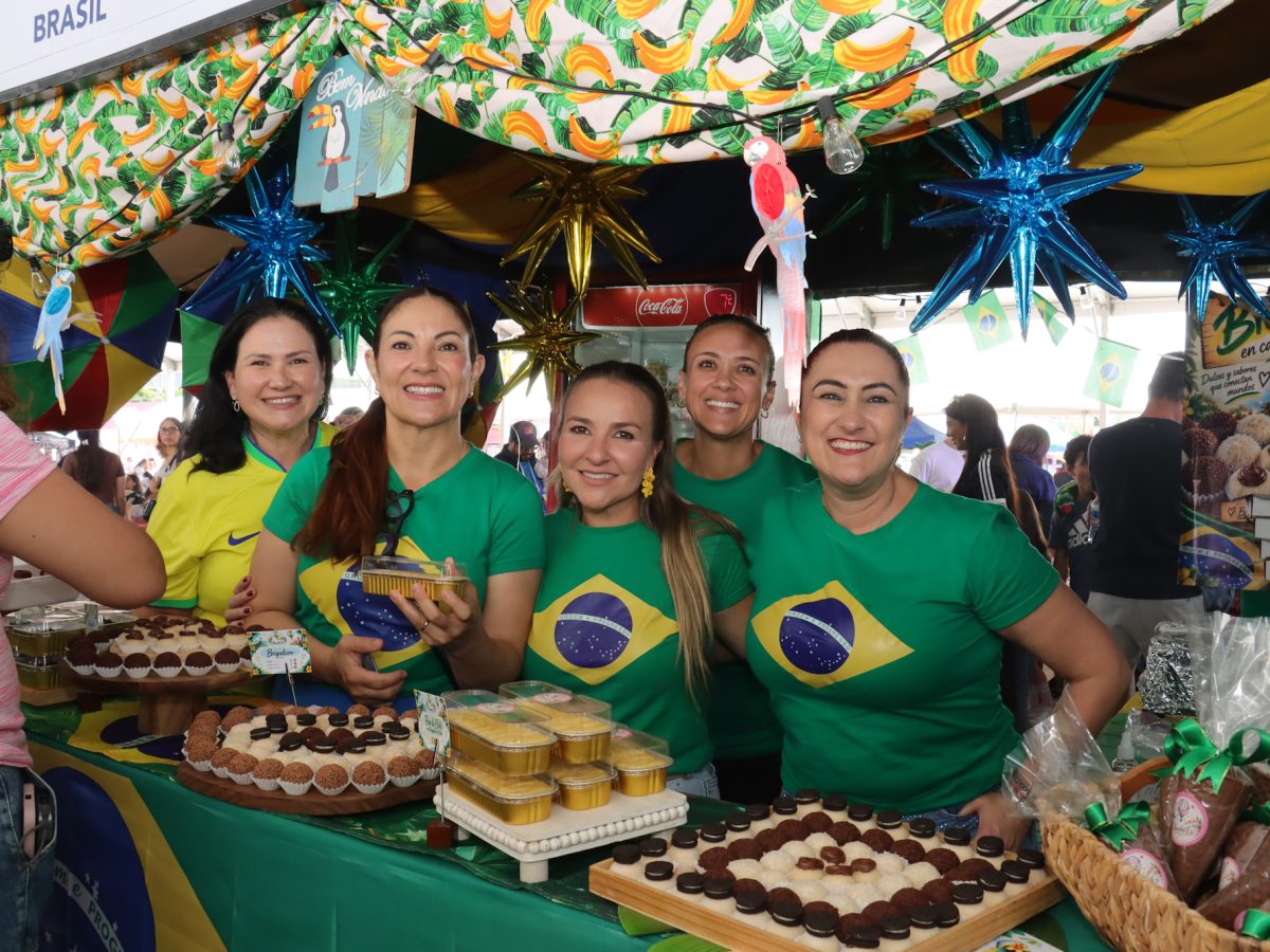 Disfrutan en familia Tradicional Romería de León con gastronomía de 12 comunidades extranjeras