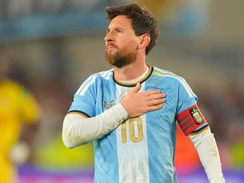 Adiós al más grande: Messi se despide de Argentina con gol, récord y un Monumental en llanto
