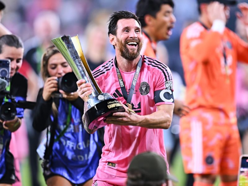 Eldense es adquirido por Lionel Messi y después, vence a Real Oviedo