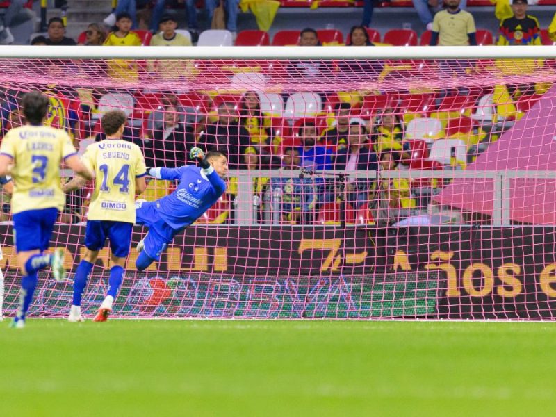 América celebró 110 años con amargo empate y su afición terminó abucheándolos