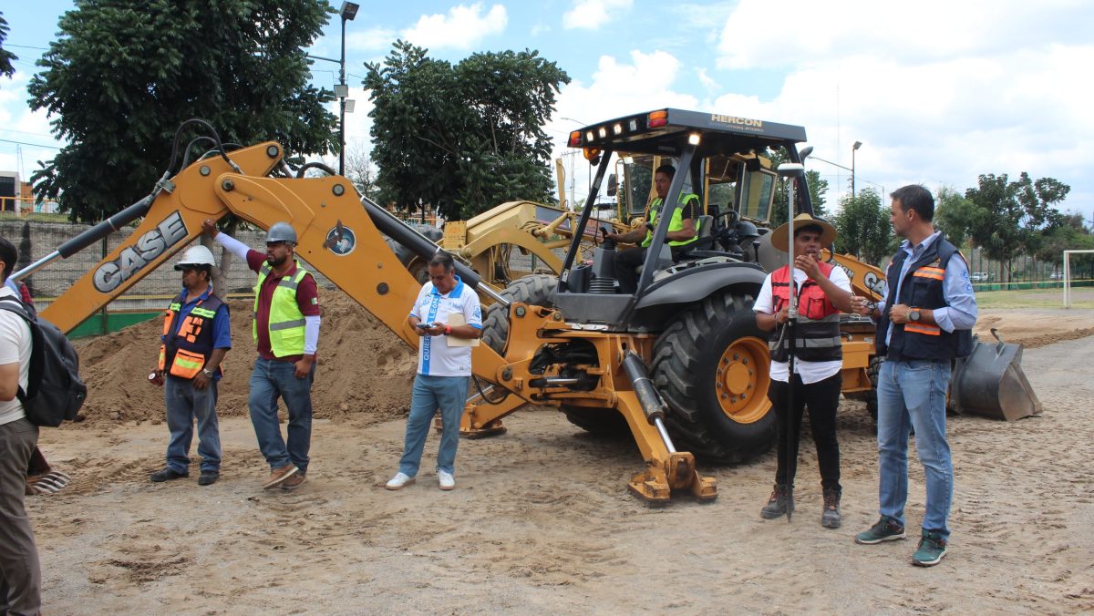 Maquinaria utilizada en las obras del Malecón del Río
