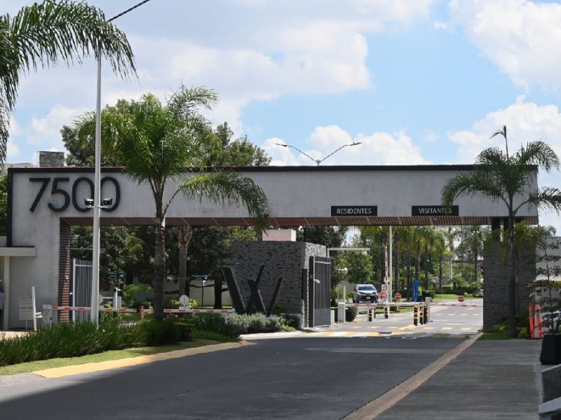 Le siguen la pista al Capitán Sol por Europa antes de hallarlo en Zapopan