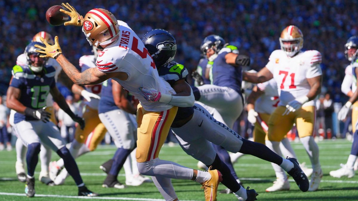 Mike Evans anota ante Seattle. AP.