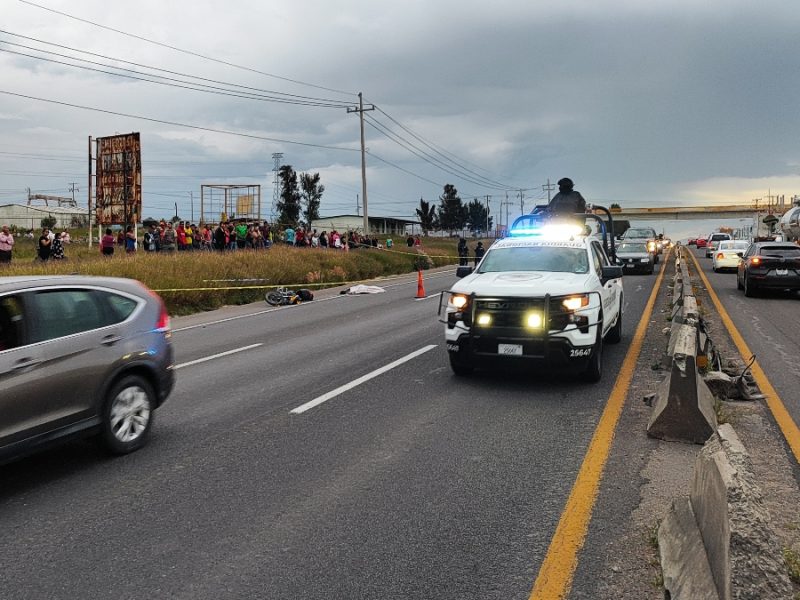 Miguel salió por cigarros en su moto, pero murió atropellado en carretera de Abasolo