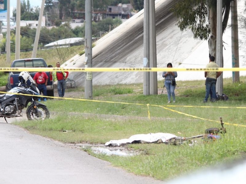 Muere niño atropellado por motociclista en León; iba en un patín eléctrico con su mamá