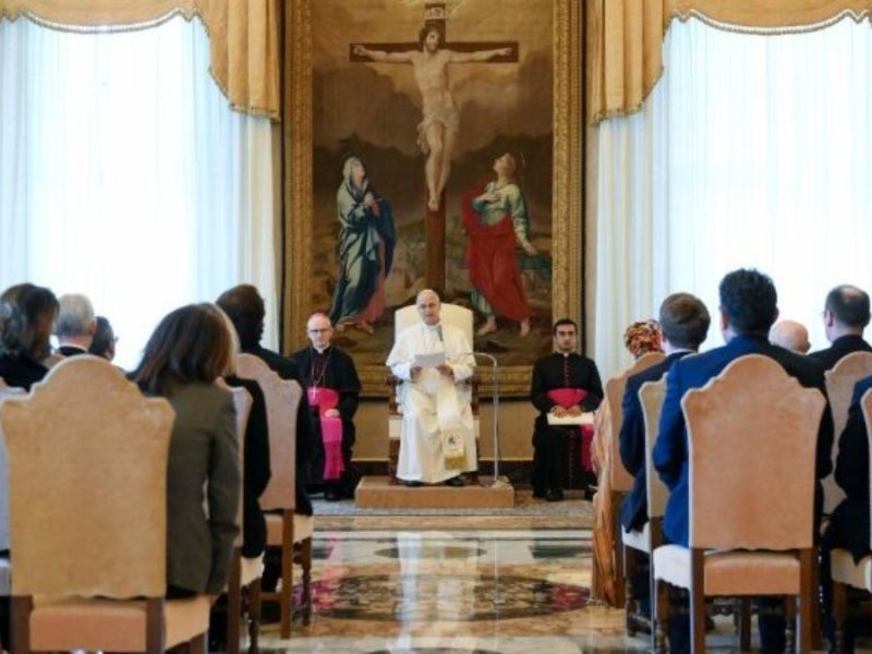 Papa León urge instituciones que salvaguarden a la humanidad de la IA