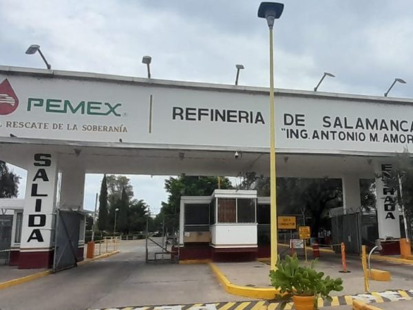Pemex revisa 122 plazas de trabajadores de ductos en Salamanca