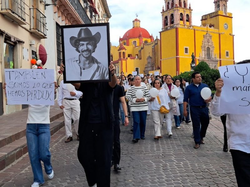‘Nos falta una abeja’: exigen justicia y seguridad tras muerte de Joan Francisco en Guanajuato