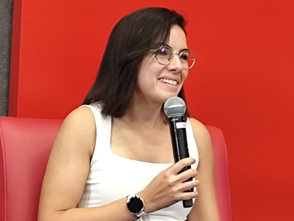 Ofrece Ibero León conversatorio con exalumnos