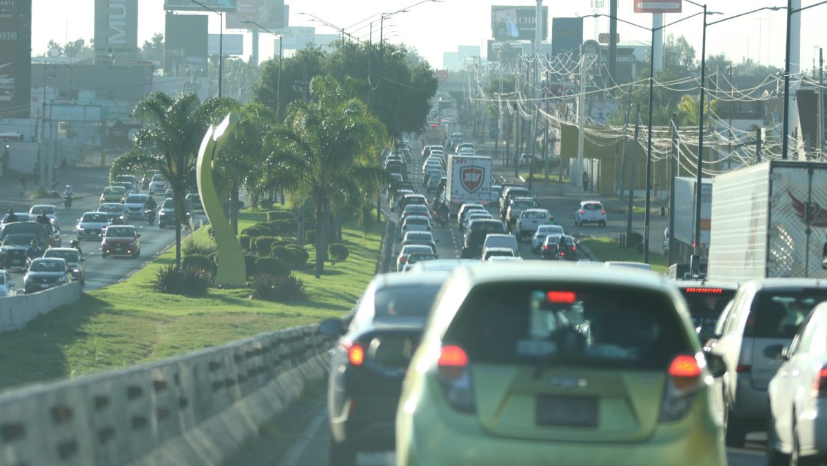 Tráfico en bulevar Aeropuerto y Delta