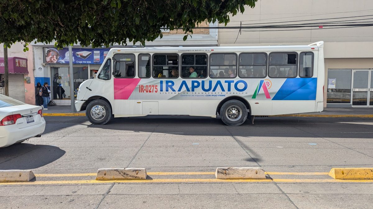 Subió a 12 pesos el transporte en Irapuato y los usuarios siguen sufriendo retrasos