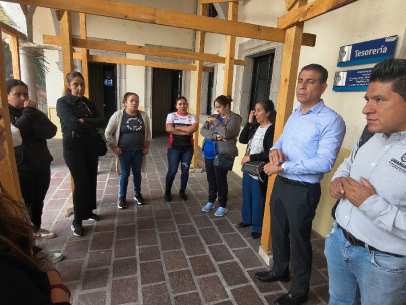 Corredor textil de Uriangato pierde clientes y comerciantes rechazan obra en plena temporada alta