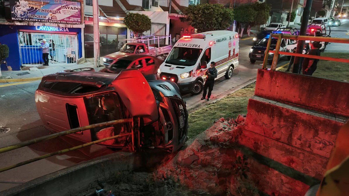 Volcadura en Paseos del Country