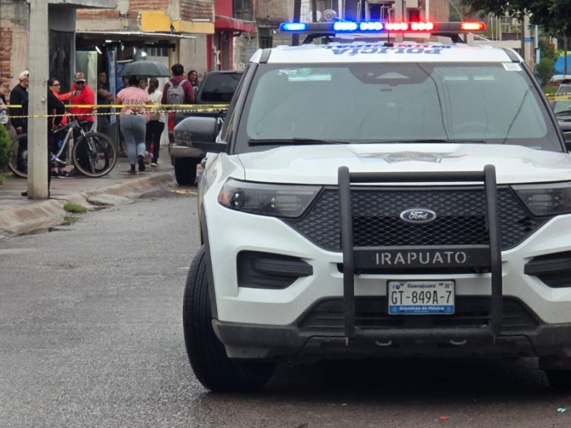 Llevan a hospital a su familiar baleado en casa de Real de Arandas de Irapuato