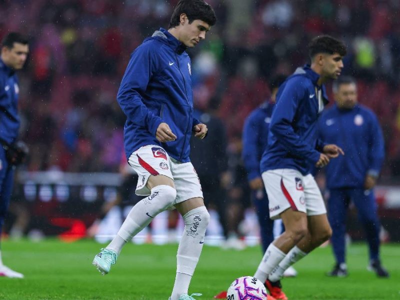 Diego Campillo evita una fractura y Chivas recibe buenas noticias tras el Clásico Tapatío