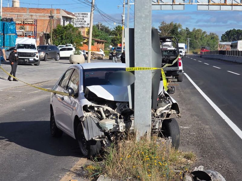 Accidente junto al puente de La Cruz deja un conductor sin vida en Celaya