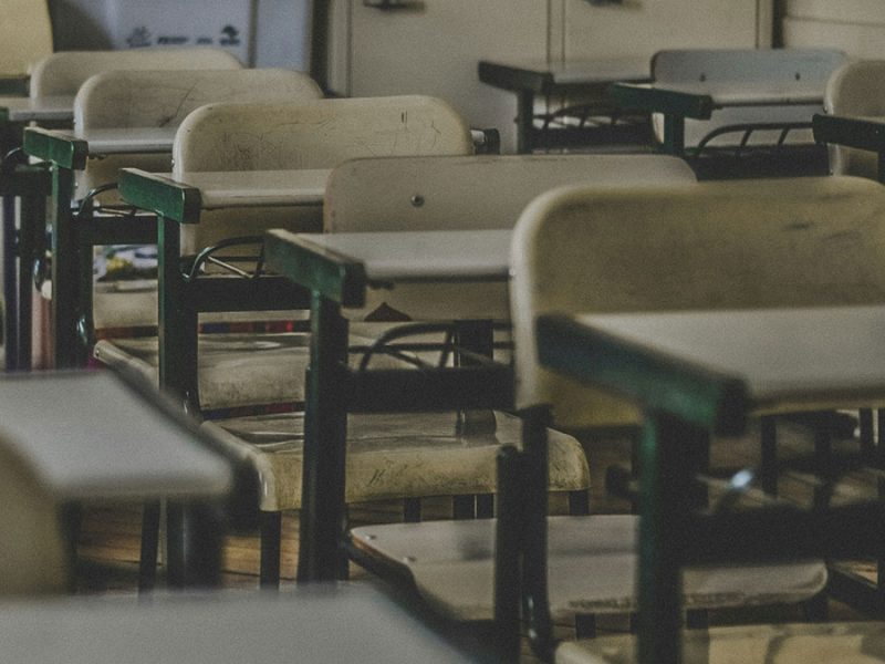 Cierran 16 colegios en Celaya; familias acusan cobros irregulares y pérdidas