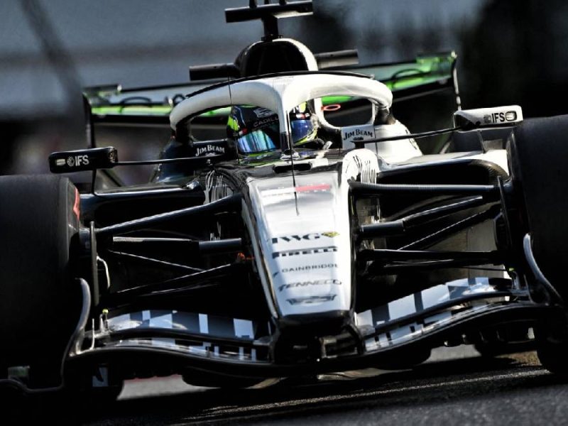 Checo Pérez termina 19° en un accidentado Gran Premio de Bahréin tras una estrategia que no dio resultados
