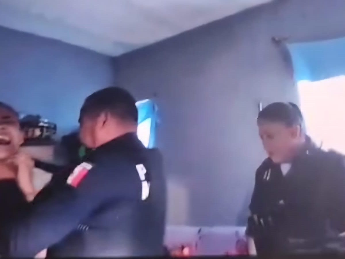 Separan de su cargo a director operativo de la Policía Municipal en León por agresión a una mujer