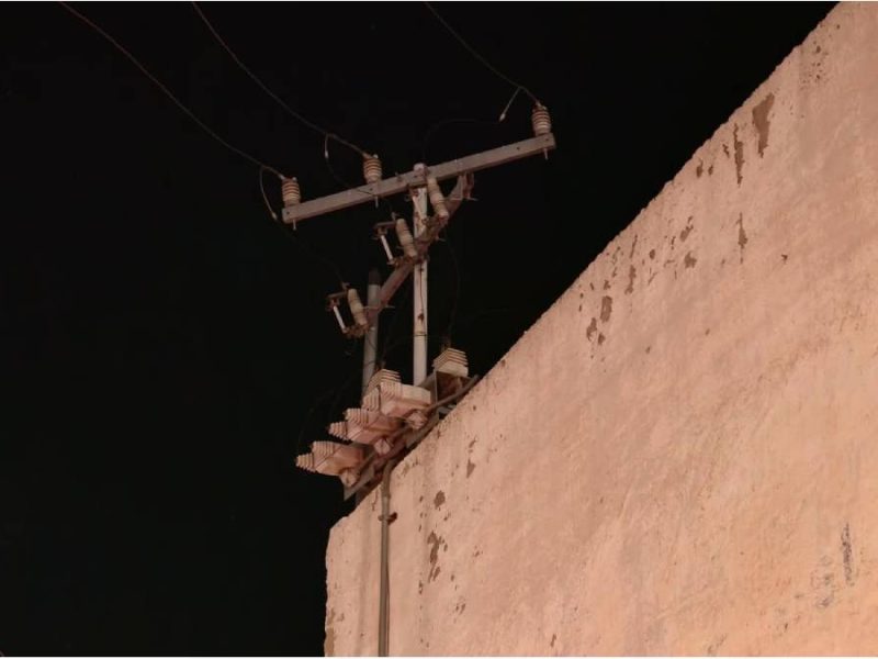 Intenta robar cableado, se electrocuta y cae de 9 metros en bodega de León