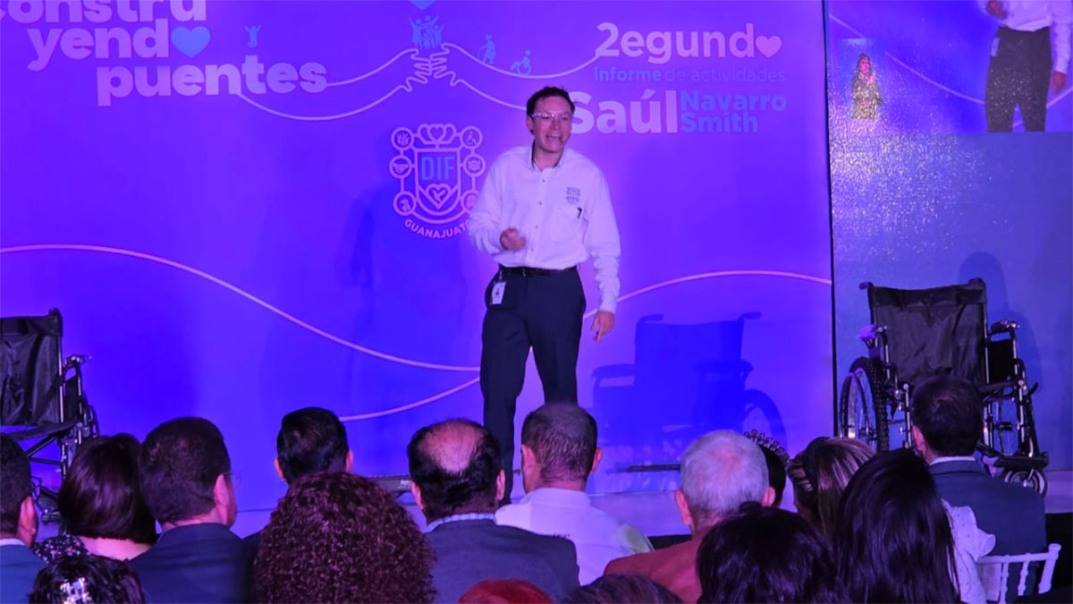Saúl Navarro Smith informe DIF Guanajuato