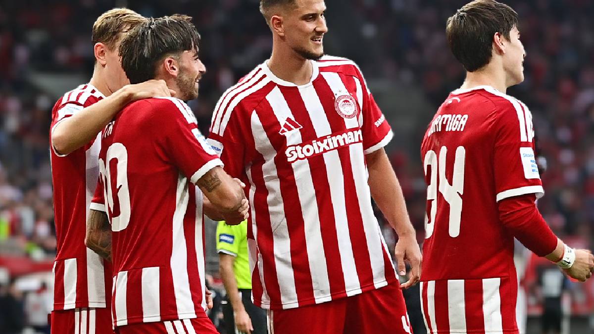 Armando González se queda sin gol, pero Olympiacos golea al Kalamata y afianza el liderato de la Superliga de Grecia - Foto: Olympiacos FC.