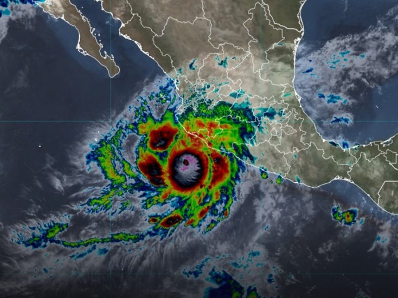 Alerta máxima por huracán “Simón” categoría 4; ordenan resguardo en 4 estados