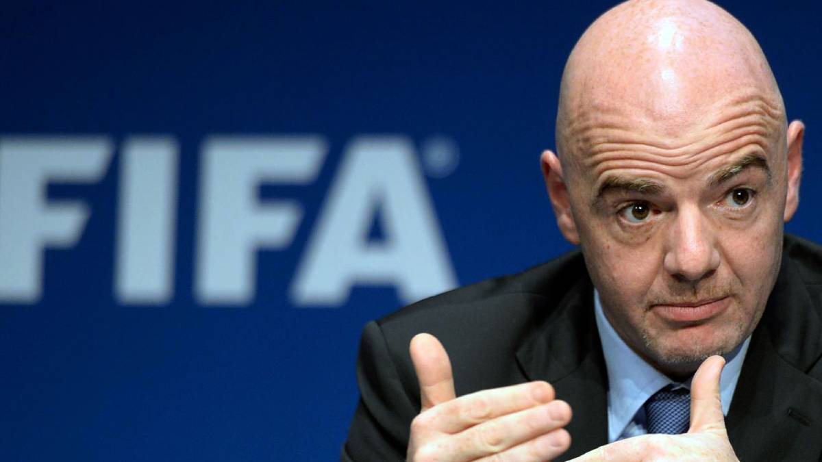 Gianni Infantino se disculpa ante la FIFA, pero evita aclarar el polémico plan de inversión del Mundial - Foto: AP.