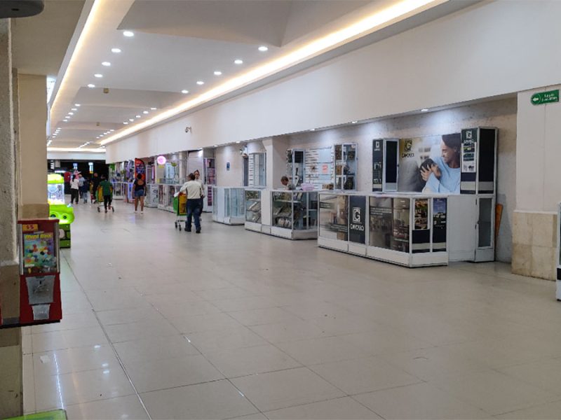 Entra a robar joyas en Plaza Fiesta de Irapuato y sale caminando sin que nadie lo detenga